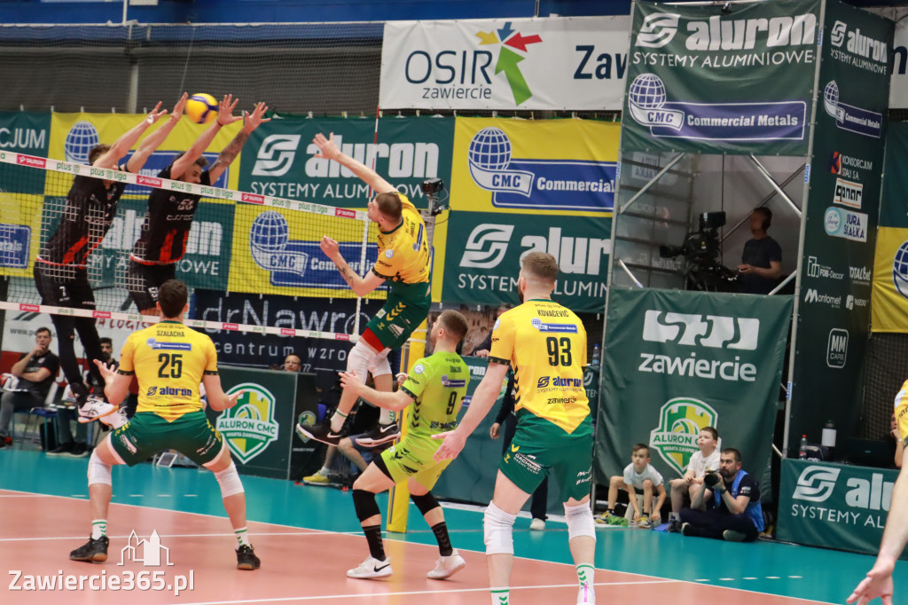 Jurajscy Rycerze stojąc po ścianą, wrócili do meczu ze stanu 0:2 i pokonali Asseco Resovię po tie-breaku.