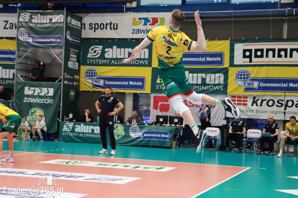 Jurajscy Rycerze stojąc po ścianą, wrócili do meczu ze stanu 0:2 i pokonali Asseco Resovię po tie-breaku.