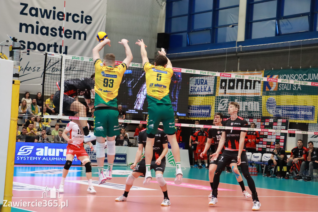 Jurajscy Rycerze stojąc po ścianą, wrócili do meczu ze stanu 0:2 i pokonali Asseco Resovię po tie-breaku.