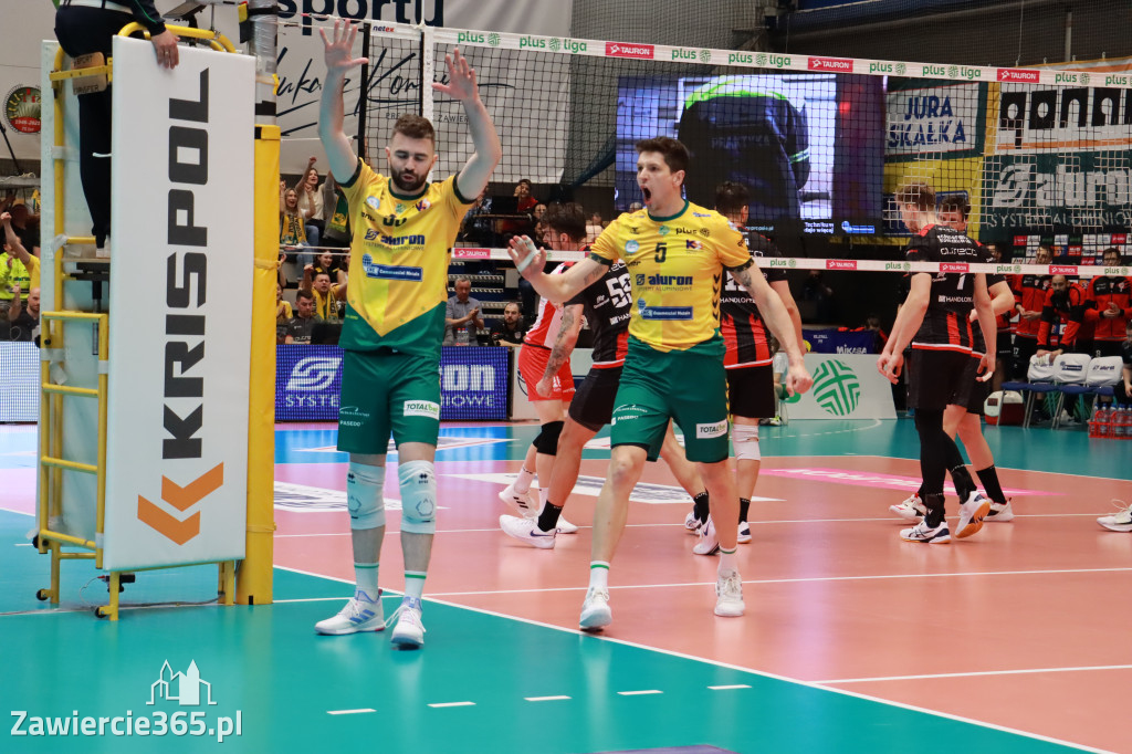 Jurajscy Rycerze stojąc po ścianą, wrócili do meczu ze stanu 0:2 i pokonali Asseco Resovię po tie-breaku.