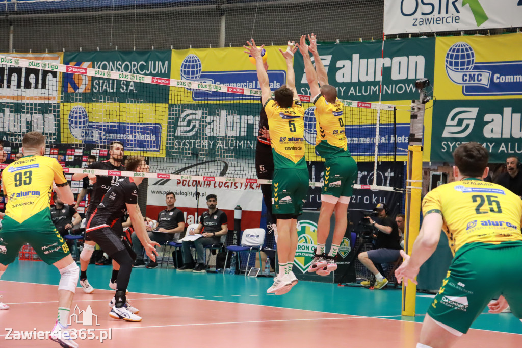 Jurajscy Rycerze stojąc po ścianą, wrócili do meczu ze stanu 0:2 i pokonali Asseco Resovię po tie-breaku.