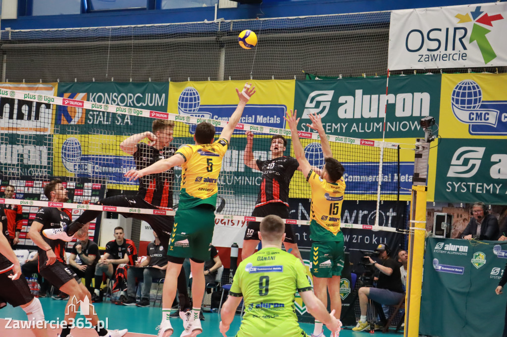 Jurajscy Rycerze stojąc po ścianą, wrócili do meczu ze stanu 0:2 i pokonali Asseco Resovię po tie-breaku.