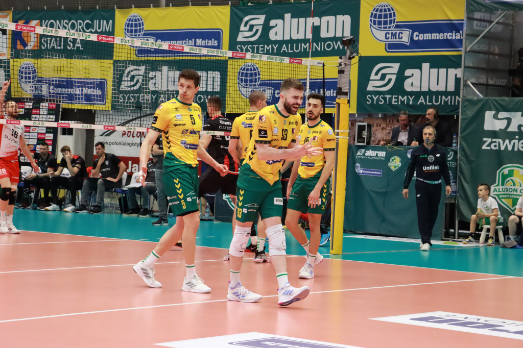 Jurajscy Rycerze stojąc po ścianą, wrócili do meczu ze stanu 0:2 i pokonali Asseco Resovię po tie-breaku.