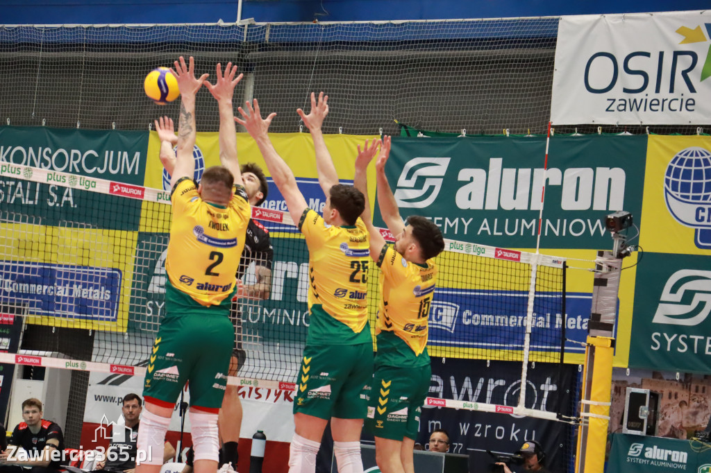 Jurajscy Rycerze stojąc po ścianą, wrócili do meczu ze stanu 0:2 i pokonali Asseco Resovię po tie-breaku.