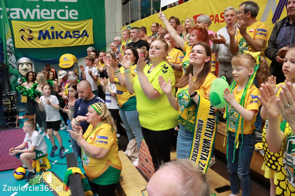 Jurajscy Rycerze stojąc po ścianą, wrócili do meczu ze stanu 0:2 i pokonali Asseco Resovię po tie-breaku.