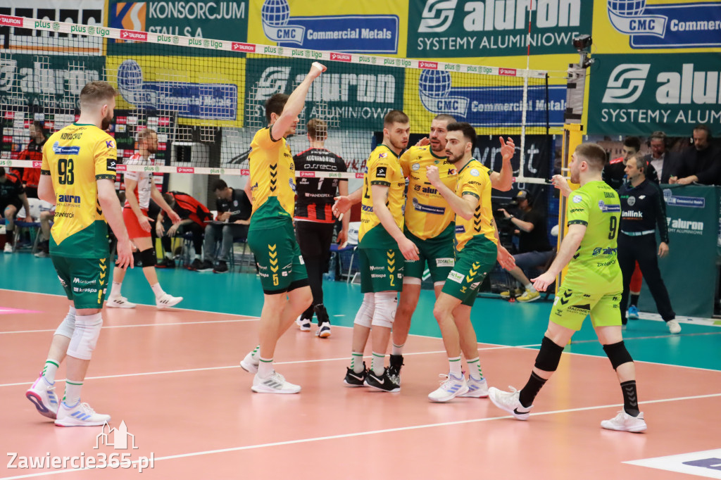 Jurajscy Rycerze stojąc po ścianą, wrócili do meczu ze stanu 0:2 i pokonali Asseco Resovię po tie-breaku.