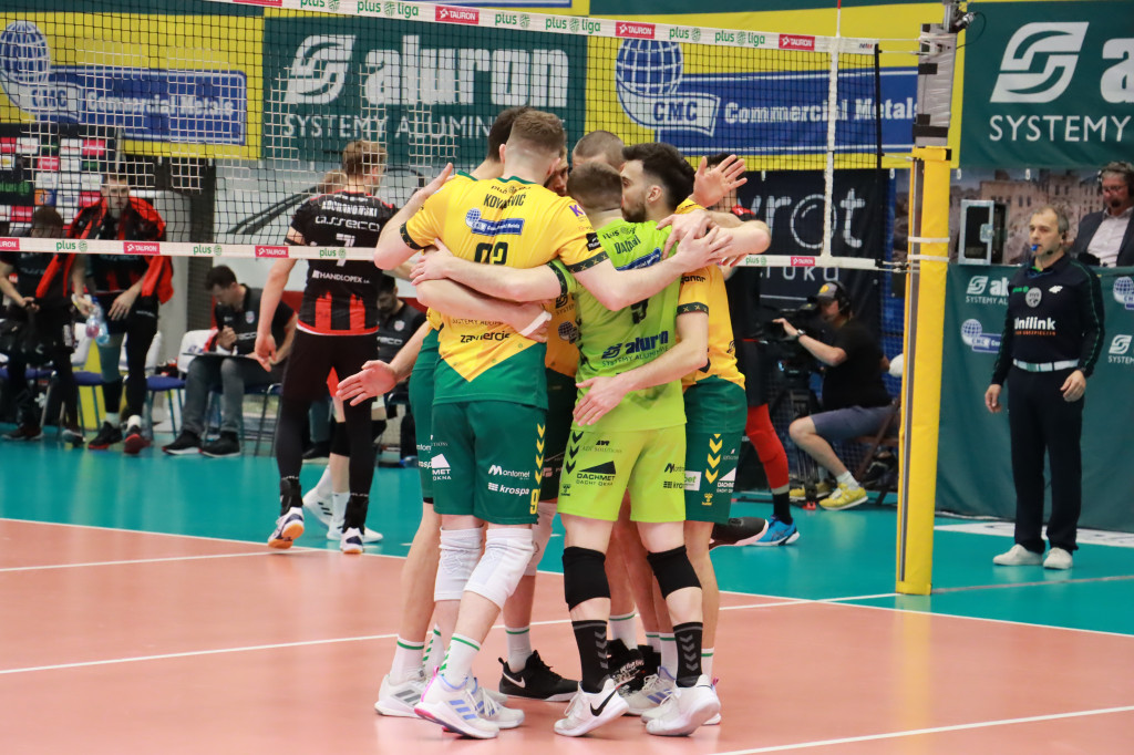 Jurajscy Rycerze stojąc po ścianą, wrócili do meczu ze stanu 0:2 i pokonali Asseco Resovię po tie-breaku.