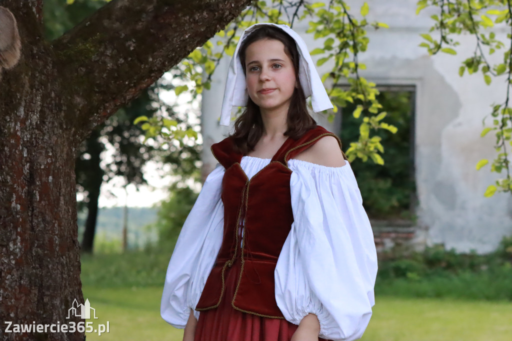 Sesja zdjęciowa przed Pokazem Mody Historycznej - Włodowice.