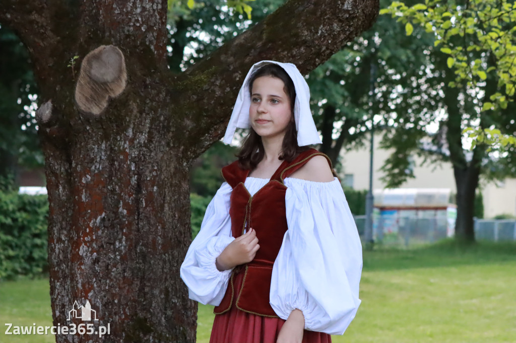 Sesja zdjęciowa przed Pokazem Mody Historycznej - Włodowice.