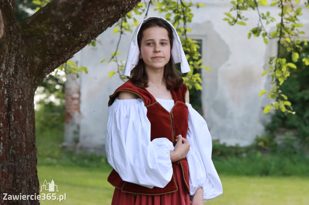Sesja zdjęciowa przed Pokazem Mody Historycznej - Włodowice.