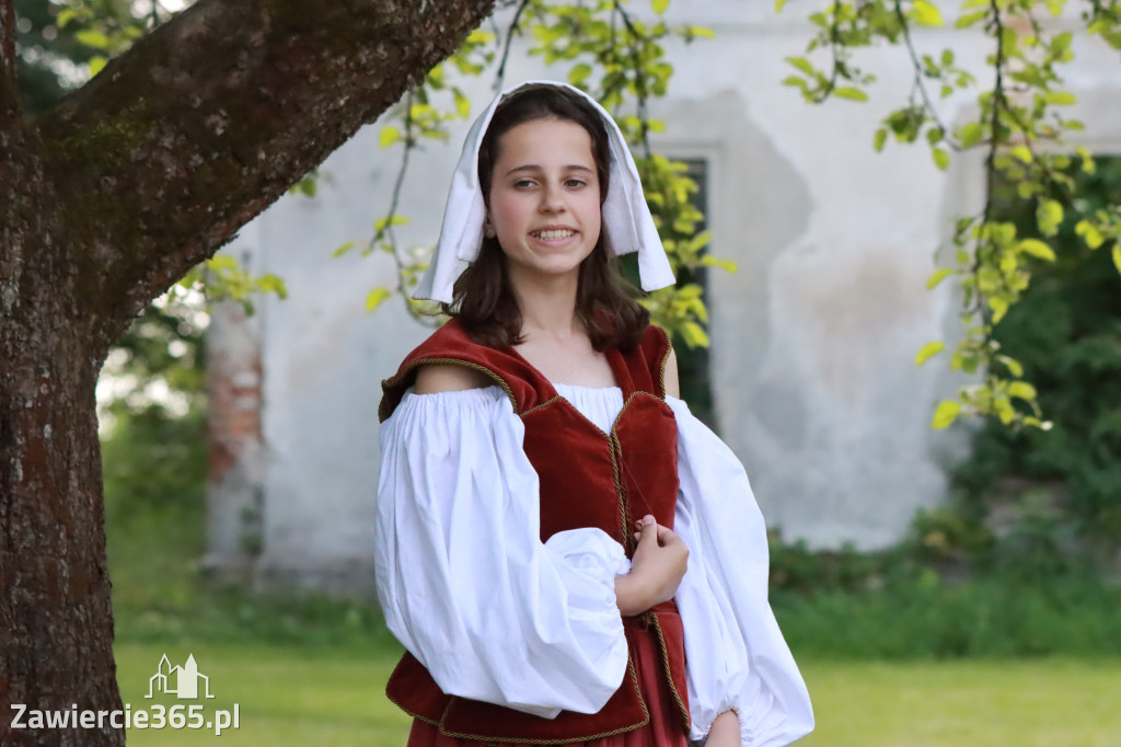 Sesja zdjęciowa przed Pokazem Mody Historycznej - Włodowice.