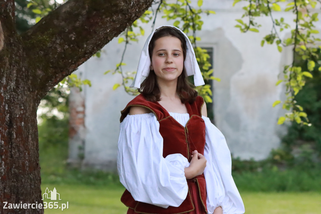 Sesja zdjęciowa przed Pokazem Mody Historycznej - Włodowice.