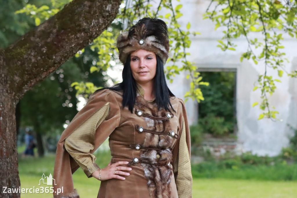 Sesja zdjęciowa przed Pokazem Mody Historycznej - Włodowice.