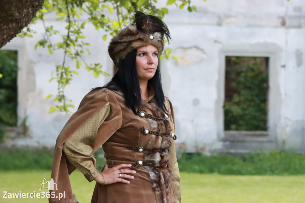 Sesja zdjęciowa przed Pokazem Mody Historycznej - Włodowice.