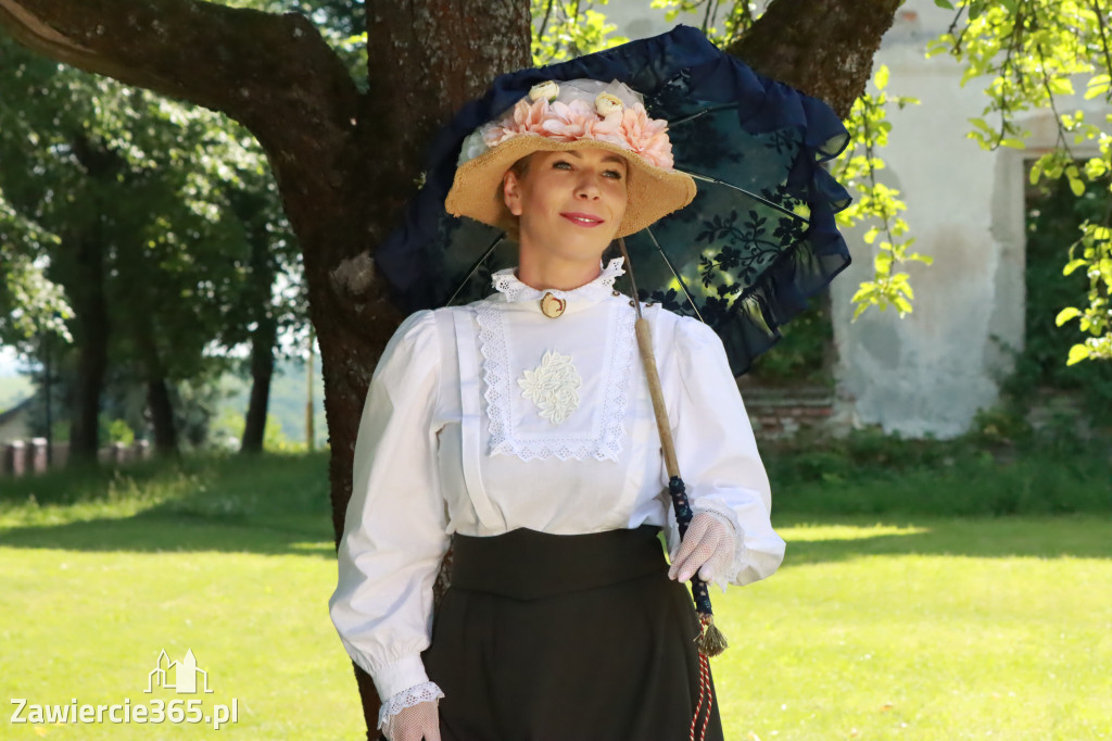 Sesja zdjęciowa przed Pokazem Mody Historycznej - Włodowice.