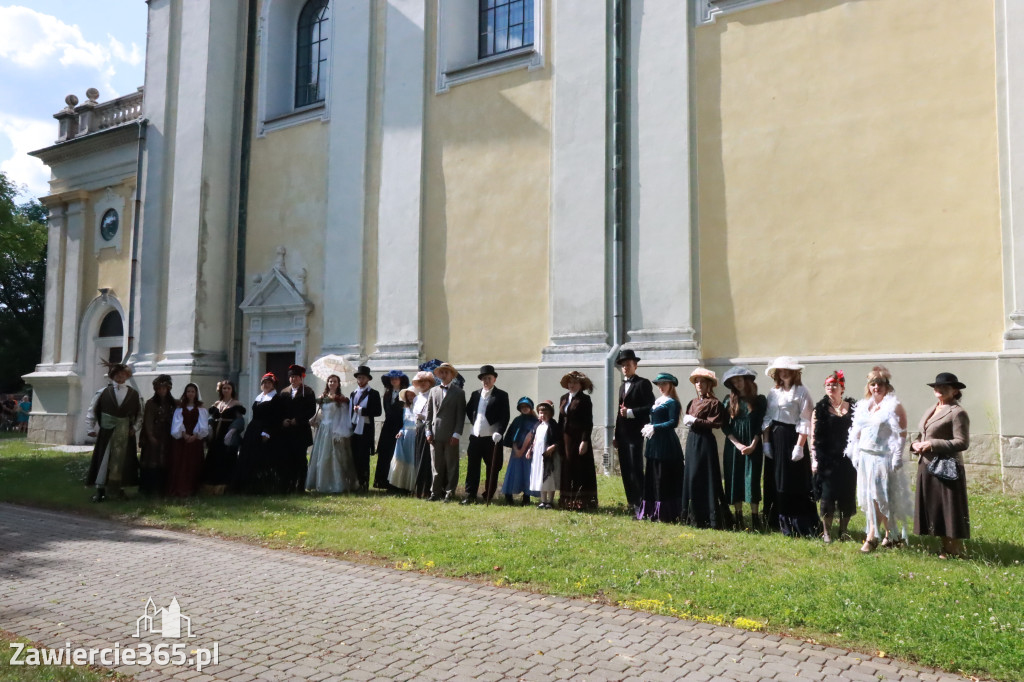 Sesja zdjęciowa przed Pokazem Mody Historycznej - Włodowice.