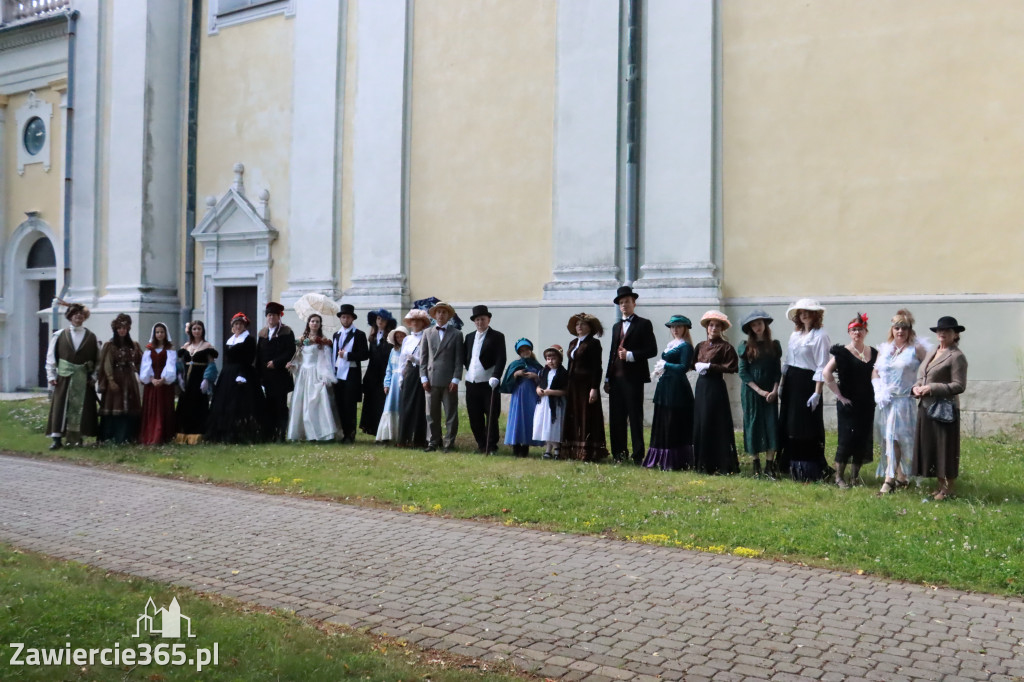Sesja zdjęciowa przed Pokazem Mody Historycznej - Włodowice.