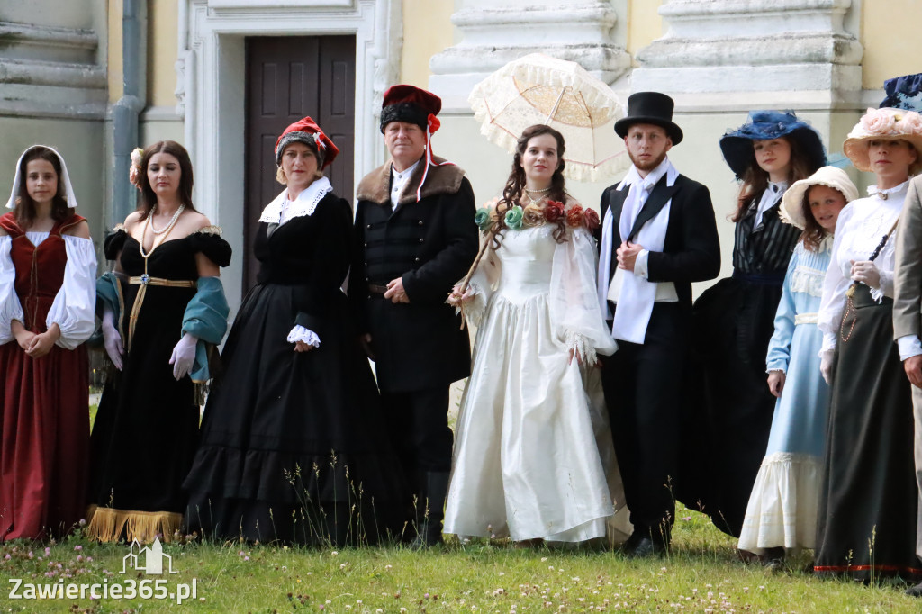 Sesja zdjęciowa przed Pokazem Mody Historycznej - Włodowice.