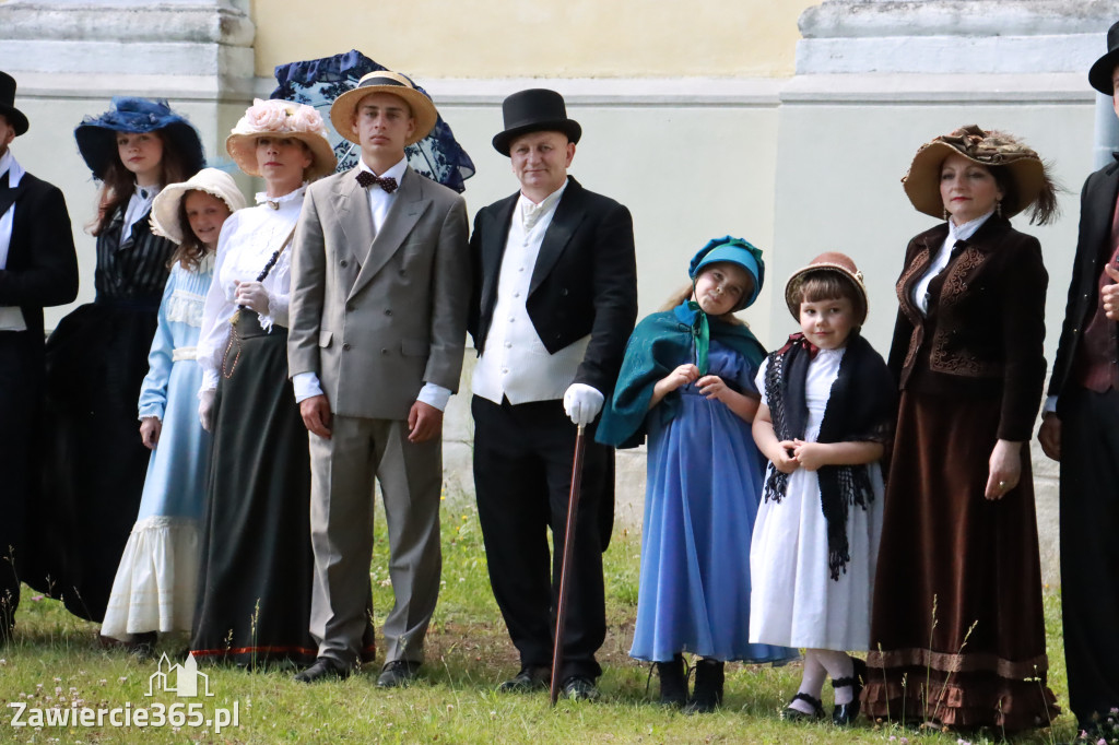 Sesja zdjęciowa przed Pokazem Mody Historycznej - Włodowice.