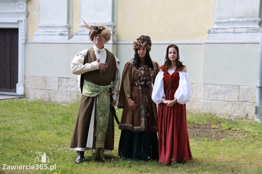 Sesja zdjęciowa przed Pokazem Mody Historycznej - Włodowice.