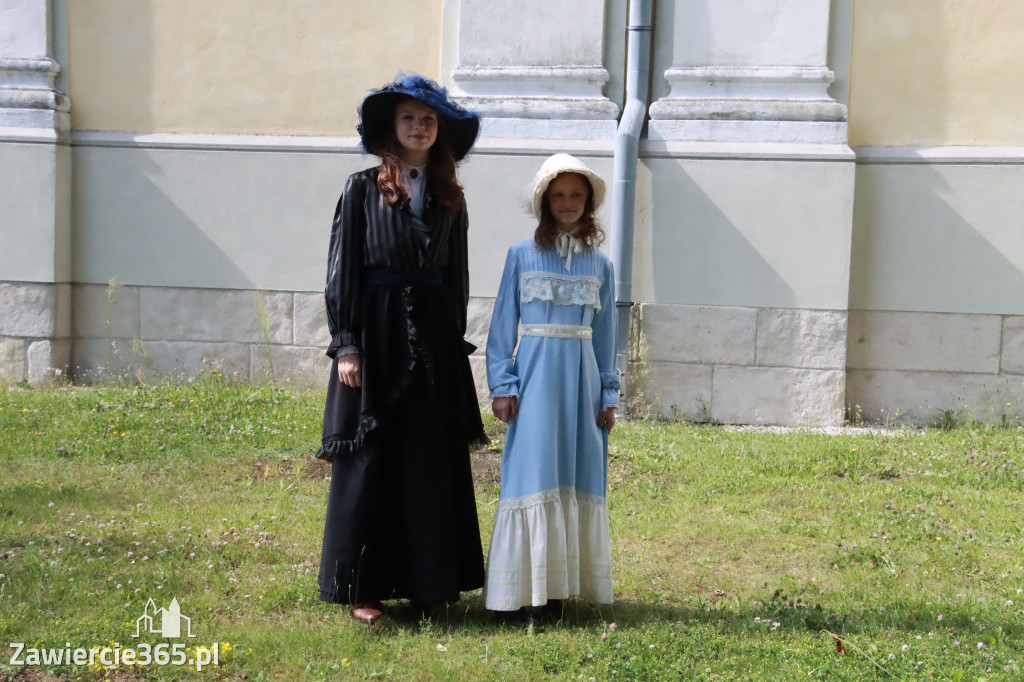 Sesja zdjęciowa przed Pokazem Mody Historycznej - Włodowice.