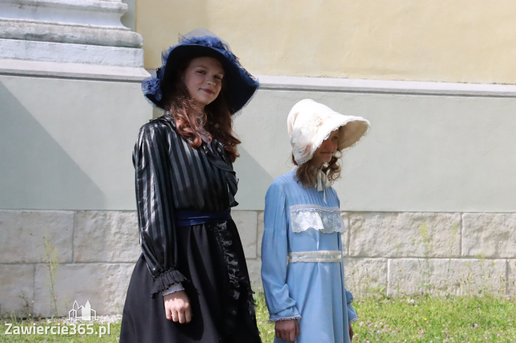 Sesja zdjęciowa przed Pokazem Mody Historycznej - Włodowice.