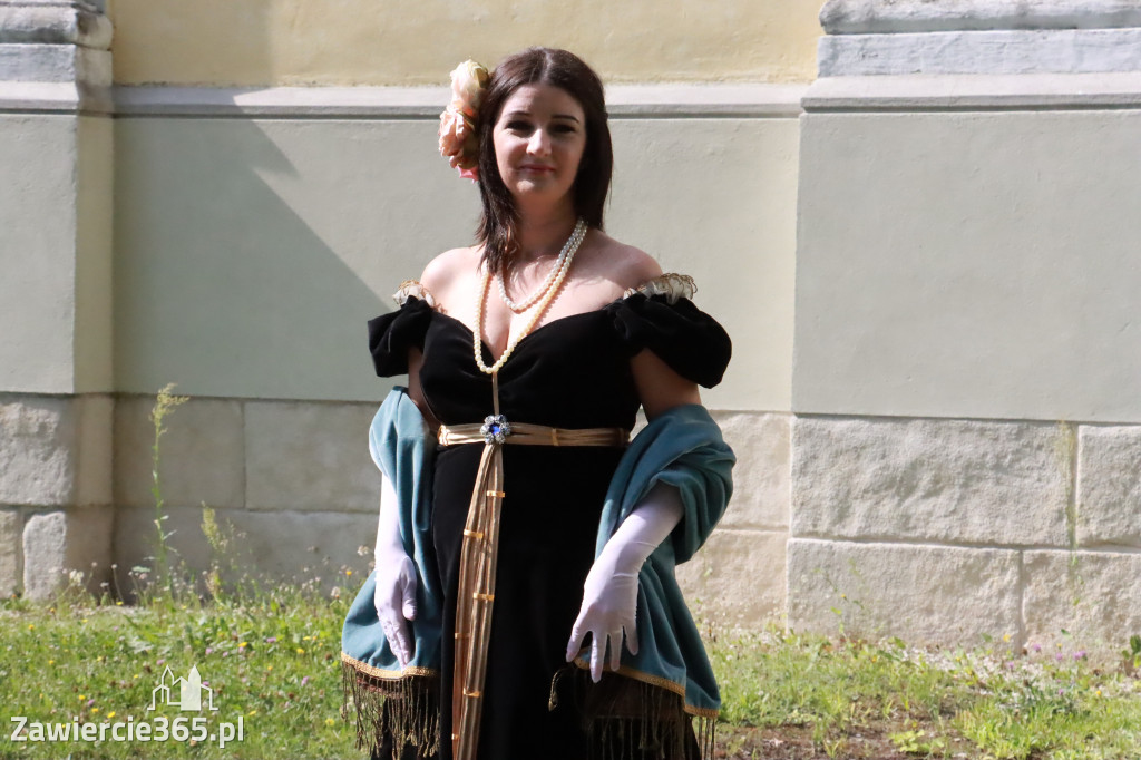 Sesja zdjęciowa przed Pokazem Mody Historycznej - Włodowice.