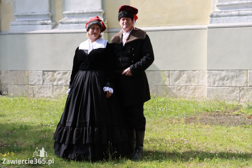 Sesja zdjęciowa przed Pokazem Mody Historycznej - Włodowice.