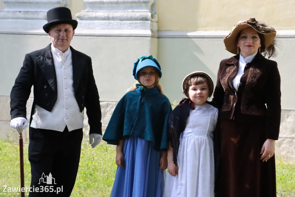 Sesja zdjęciowa przed Pokazem Mody Historycznej - Włodowice.