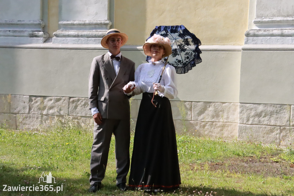 Sesja zdjęciowa przed Pokazem Mody Historycznej - Włodowice.