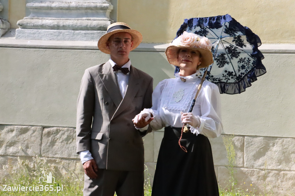 Sesja zdjęciowa przed Pokazem Mody Historycznej - Włodowice.