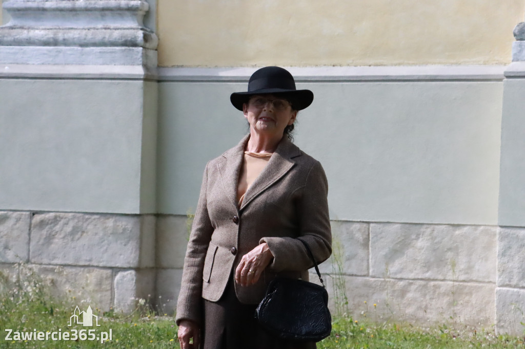 Sesja zdjęciowa przed Pokazem Mody Historycznej - Włodowice.