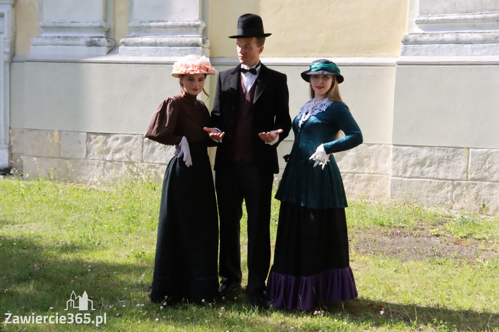 Sesja zdjęciowa przed Pokazem Mody Historycznej - Włodowice.