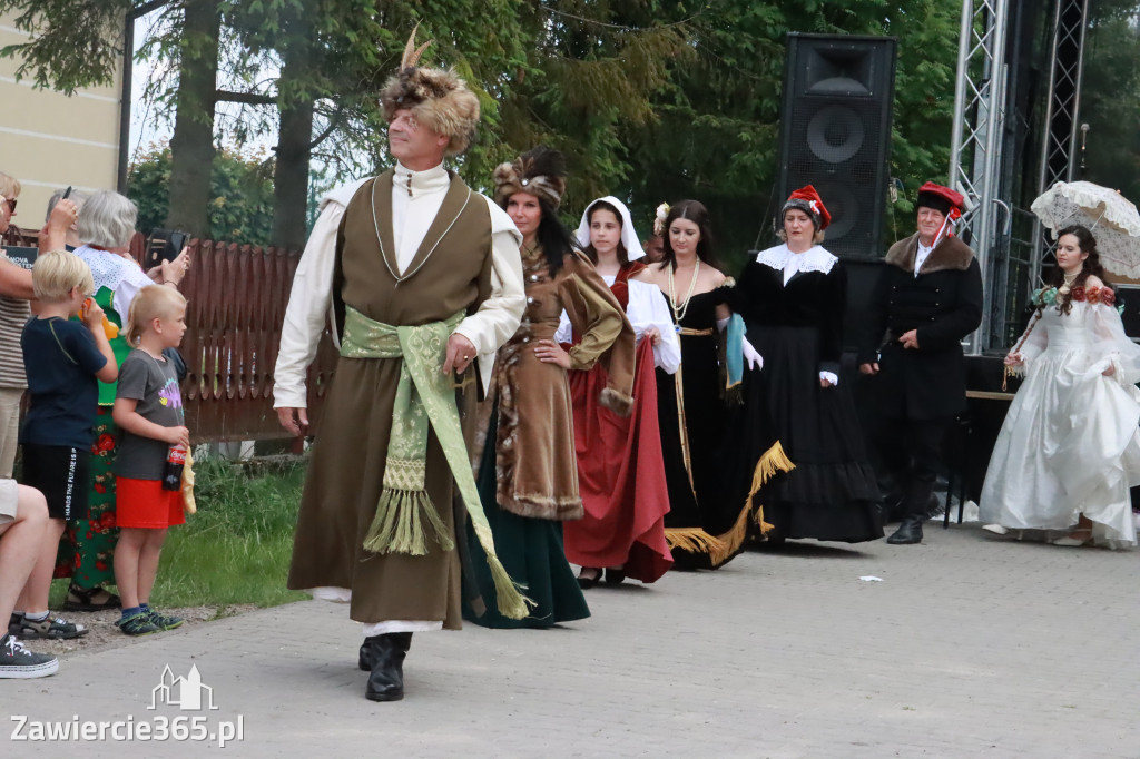 Fotorelacja: Pokaz Mody Historycznej we Włodowicach.