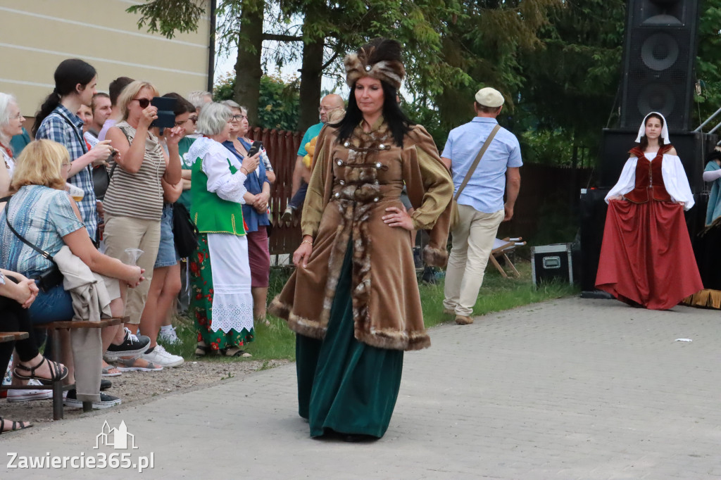 Fotorelacja: Pokaz Mody Historycznej we Włodowicach.