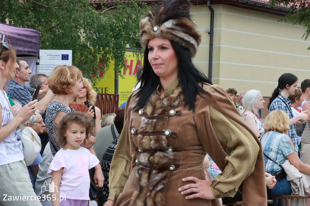 Fotorelacja: Pokaz Mody Historycznej we Włodowicach.