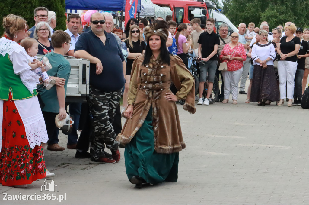 Fotorelacja: Pokaz Mody Historycznej we Włodowicach.