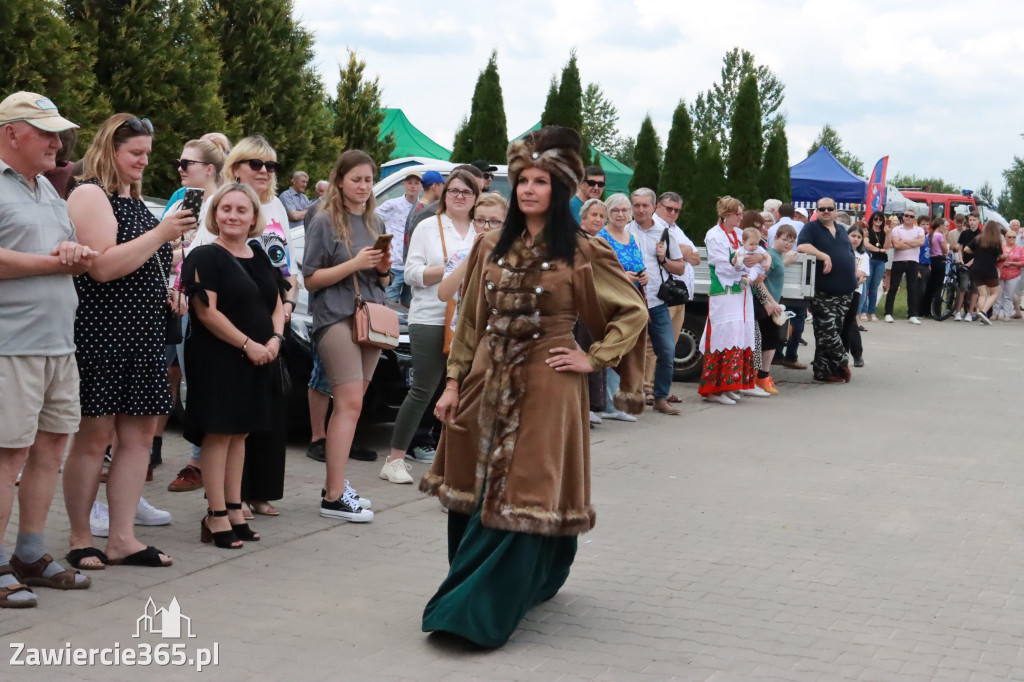 Fotorelacja: Pokaz Mody Historycznej we Włodowicach.
