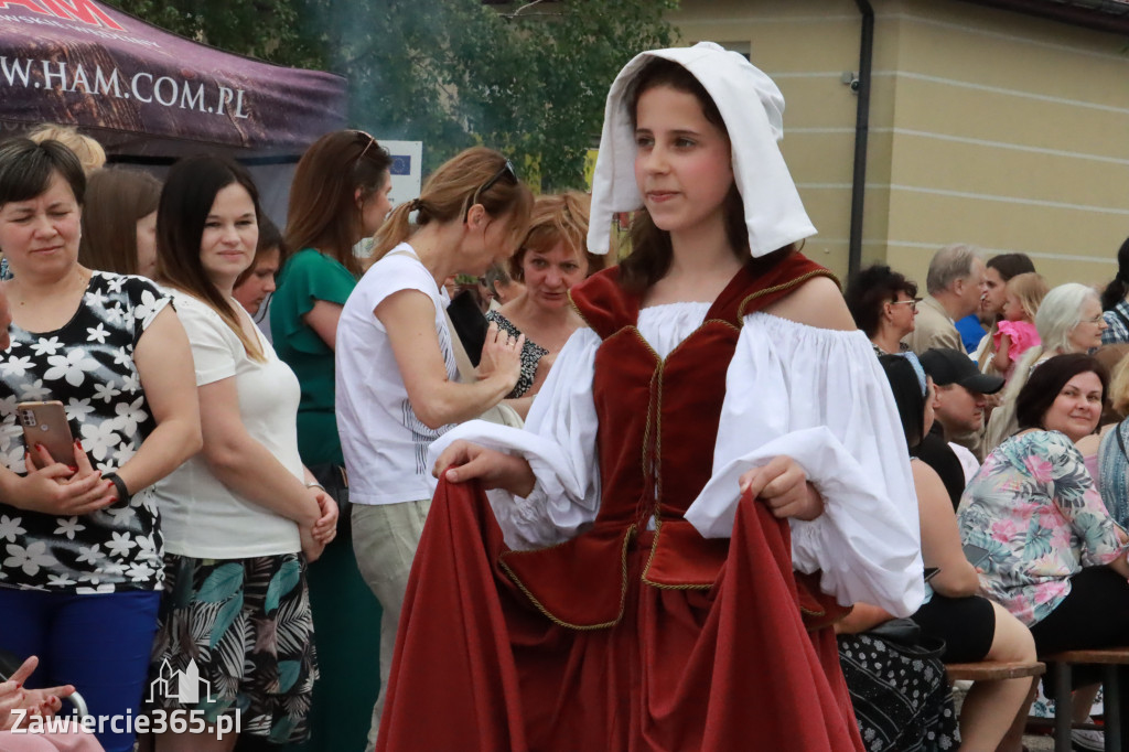 Fotorelacja: Pokaz Mody Historycznej we Włodowicach.