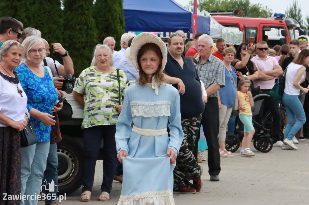 Fotorelacja: Pokaz Mody Historycznej we Włodowicach.