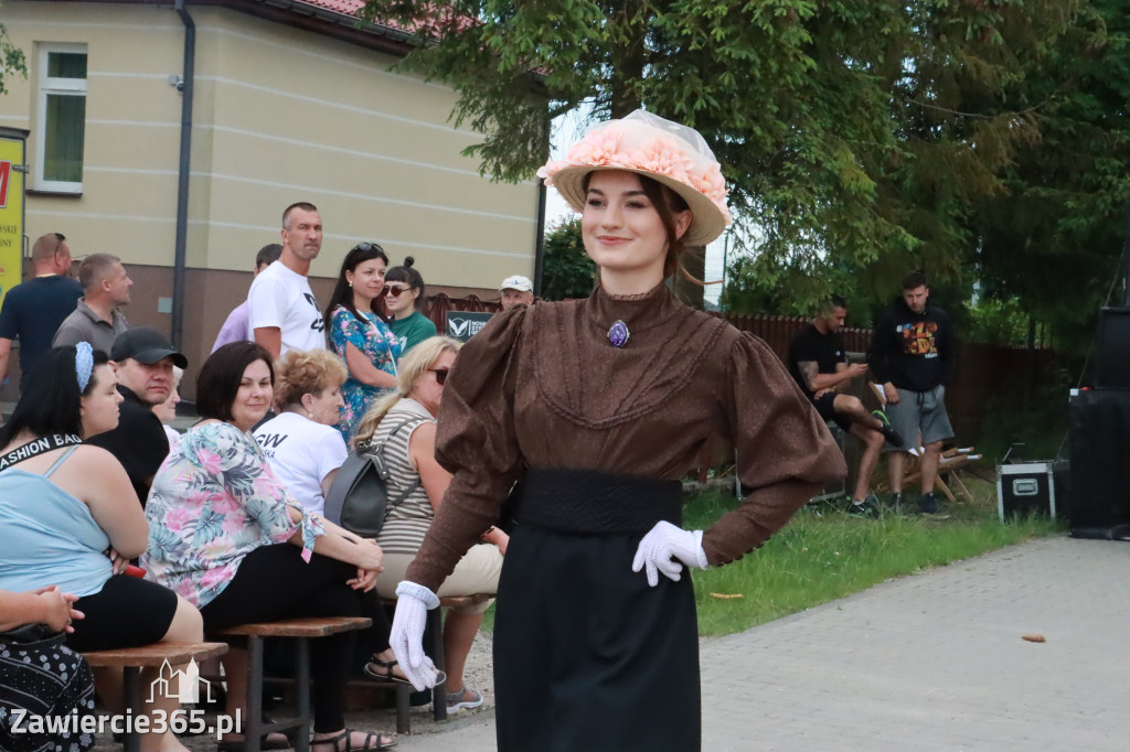 Fotorelacja: Pokaz Mody Historycznej we Włodowicach.