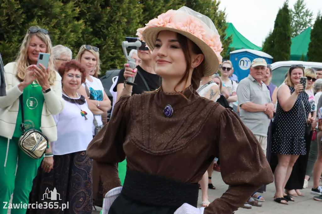Fotorelacja: Pokaz Mody Historycznej we Włodowicach.