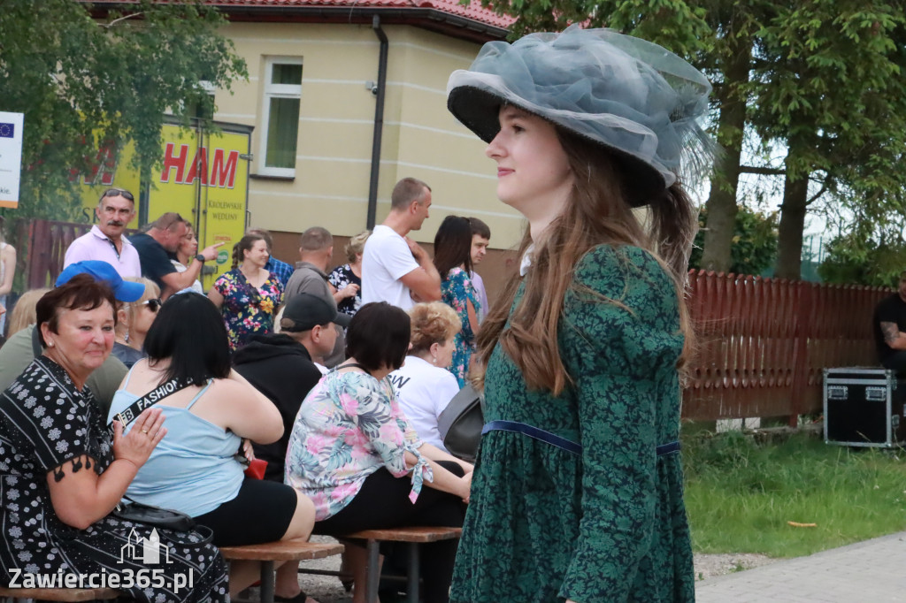 Fotorelacja: Pokaz Mody Historycznej we Włodowicach.