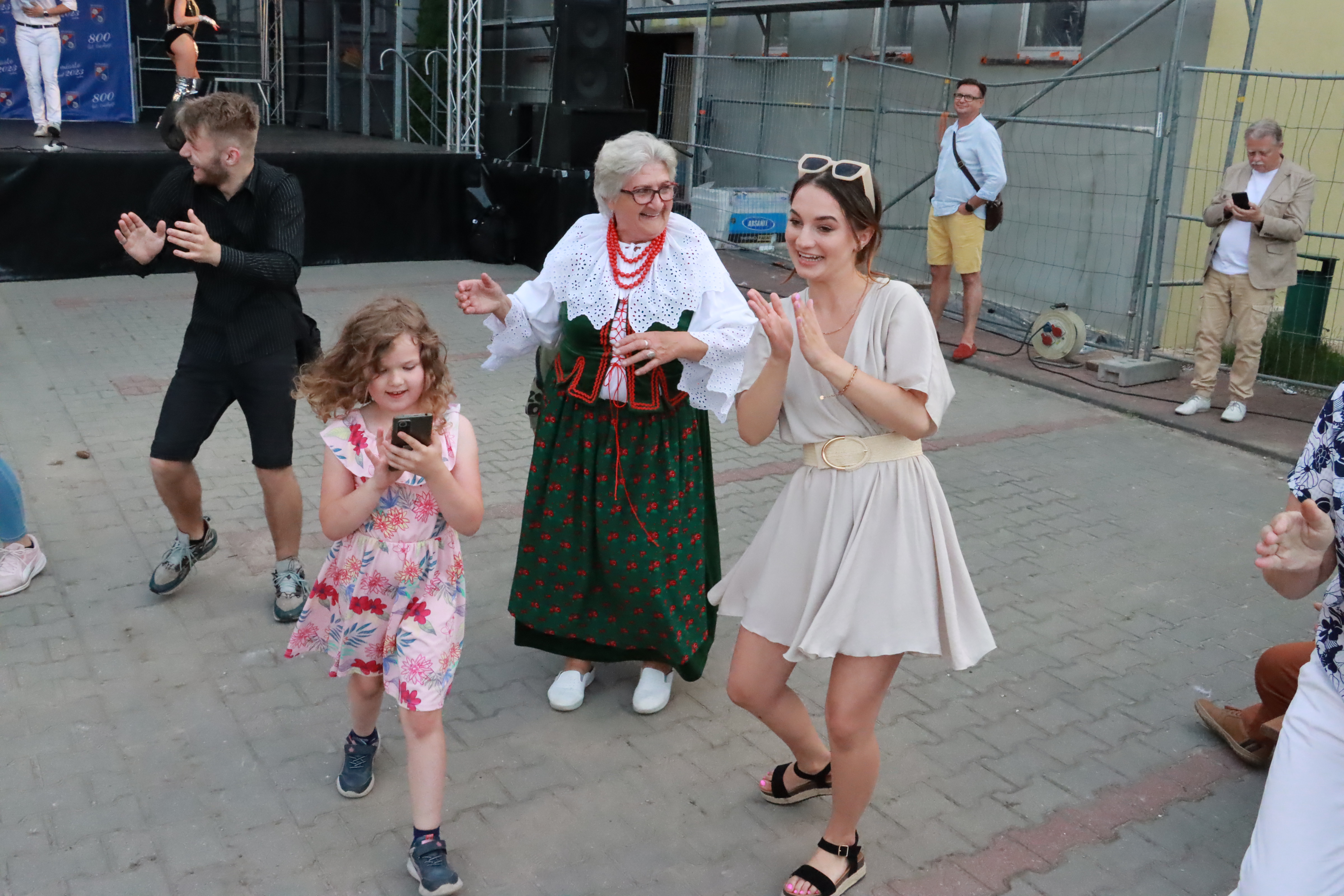 Fotorelacja: Piknik z historią w tle we Włodowicach