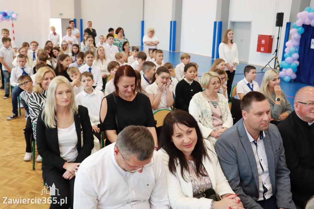 Fotorelacja: Uroczystość Otwarcia Hali Sportowej przy SP9 w Zawierciu.