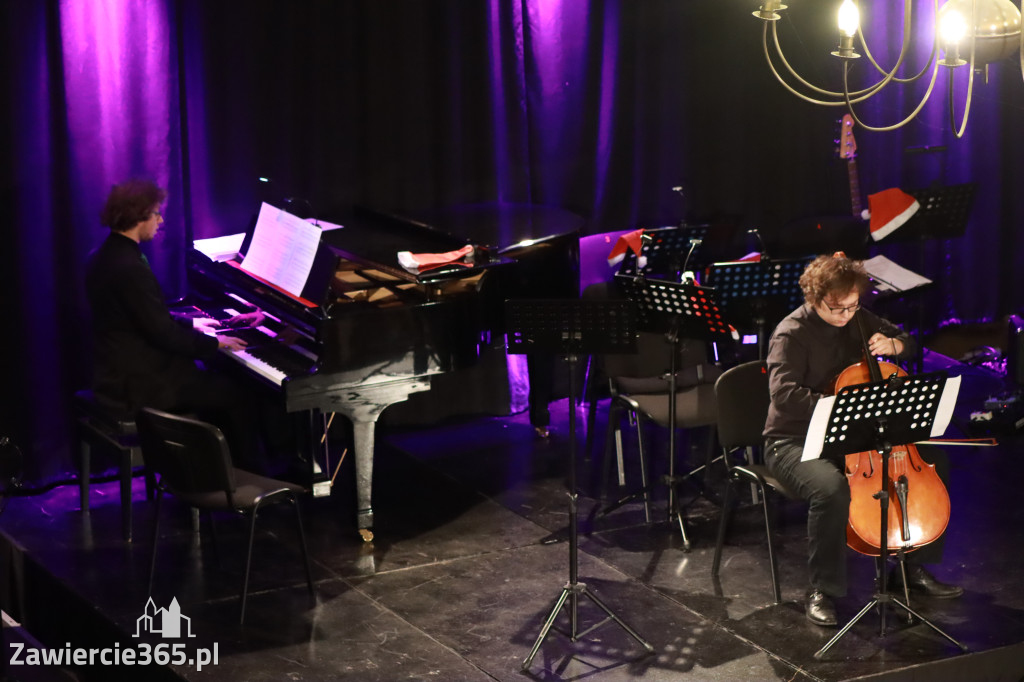 Fotorelacja: Koncert Filharmonia Jurajska  Świąteczne Opowieści.