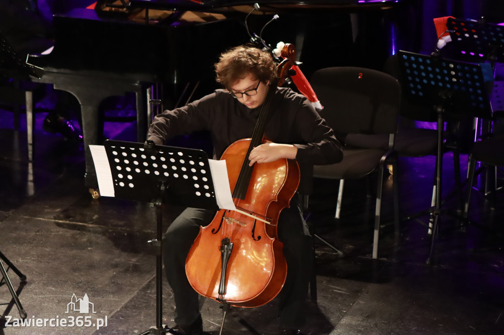Fotorelacja: Koncert Filharmonia Jurajska  Świąteczne Opowieści.