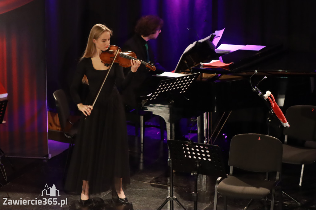 Fotorelacja: Koncert Filharmonia Jurajska  Świąteczne Opowieści.