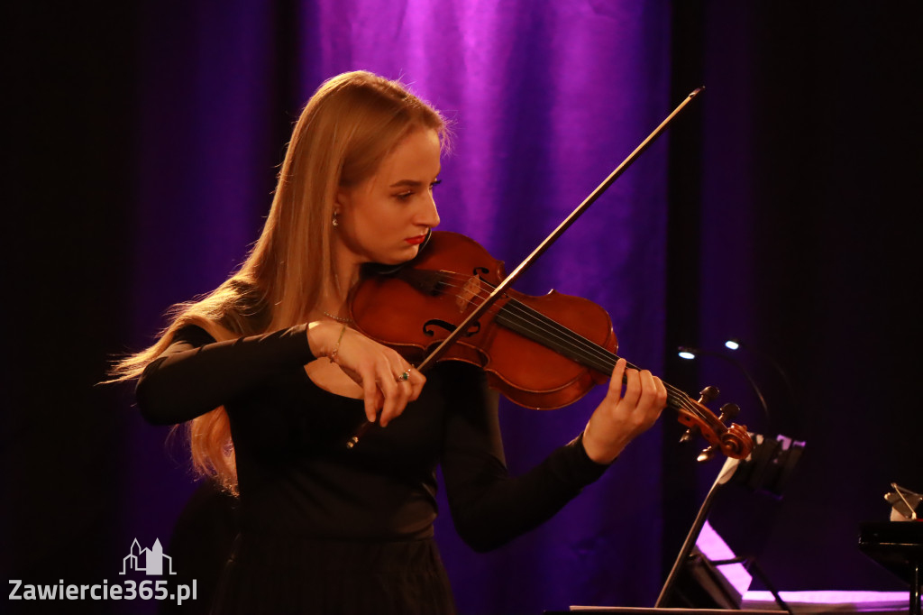 Fotorelacja: Koncert Filharmonia Jurajska  Świąteczne Opowieści.