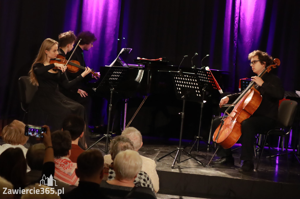 Fotorelacja: Koncert Filharmonia Jurajska  Świąteczne Opowieści.